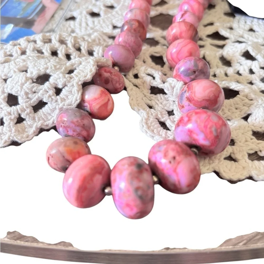 VTG Polished Faux Swirl Coral Beaded Necklace Choker Style 17” Hook Close